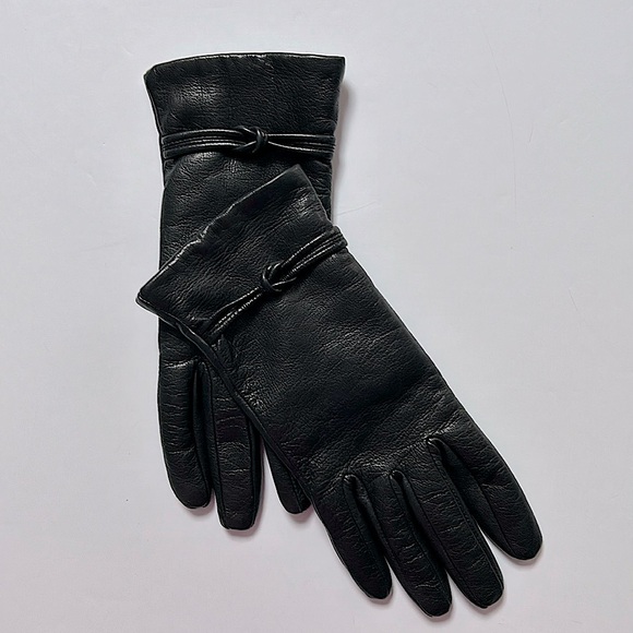 isotoner Accessories - Vintage Aris Isotoner butter soft black leather gloves with knot detail
